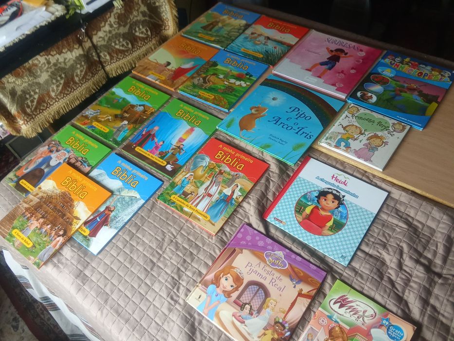 Biblia das crianças e outros livros