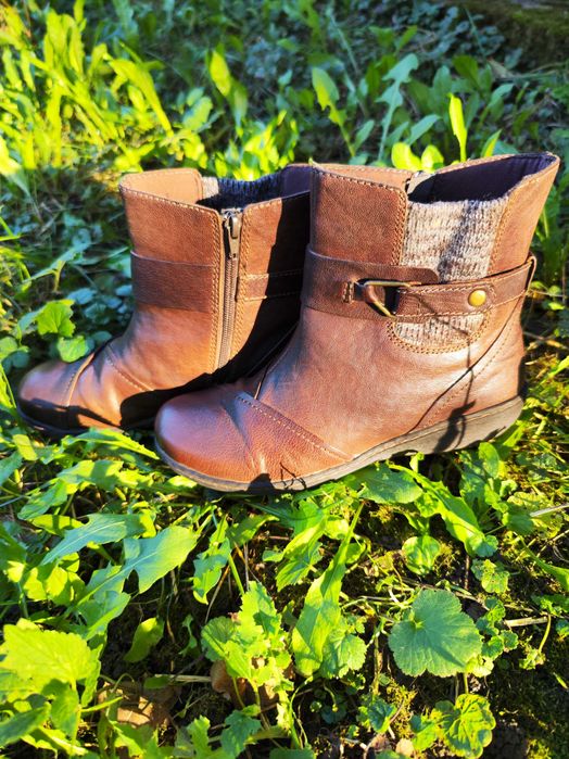 Шкіряні напівчоботи Clarks.