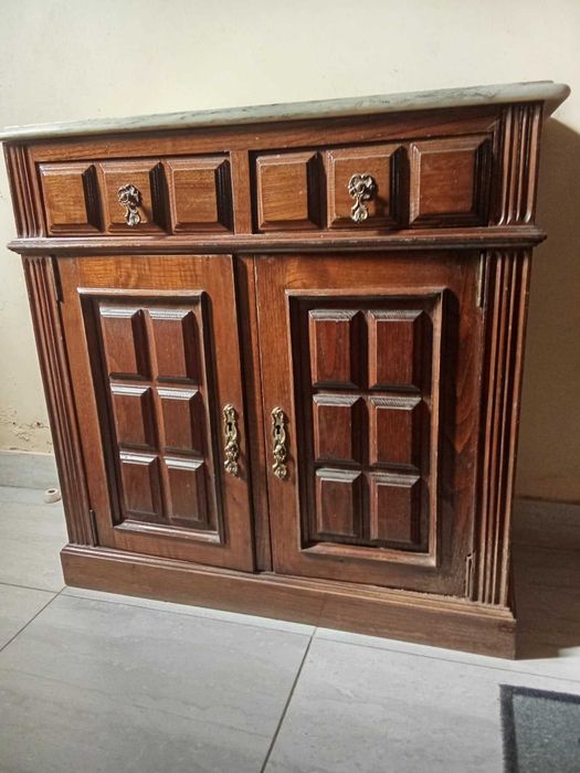 sapateira em madeira castanho