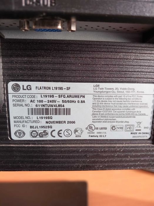 Монітори компьтерні  LG 19"