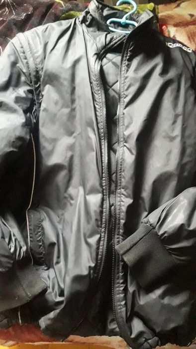 Продам куртку черная 52 размер