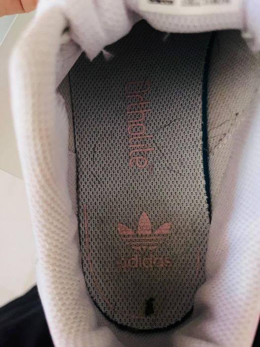 Tenis confortaveis addidas.