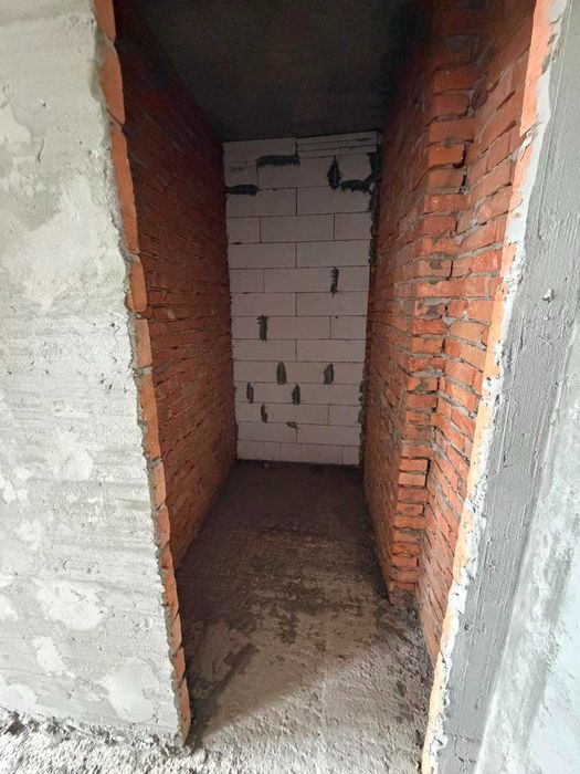 Продається простора 2-кімнатна квартира в сучасній новобудові в м.Умань (центр міста)