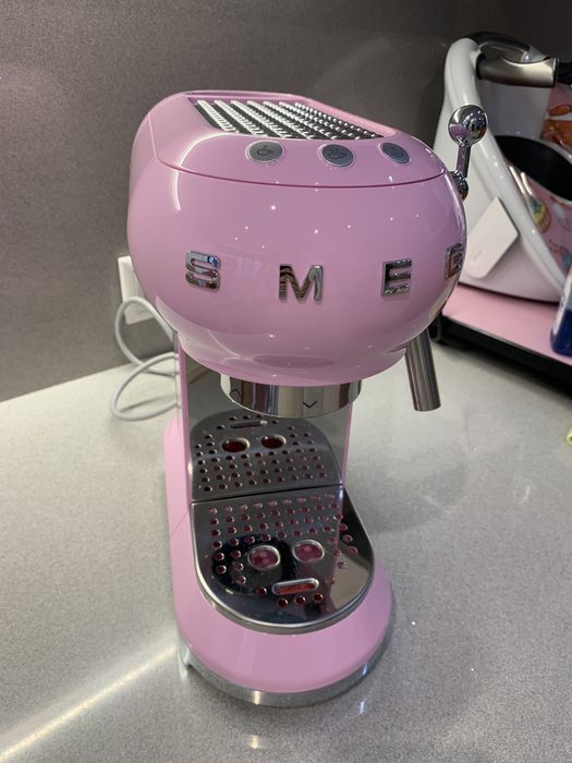 Máquina de Cafe Manual Smeg ECF01PKEU