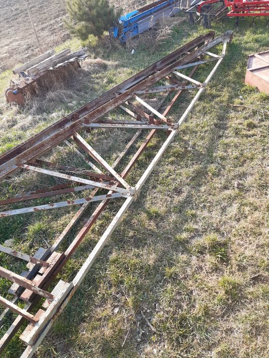 Konstrukcja stalowa wiaty wiązary dachowe