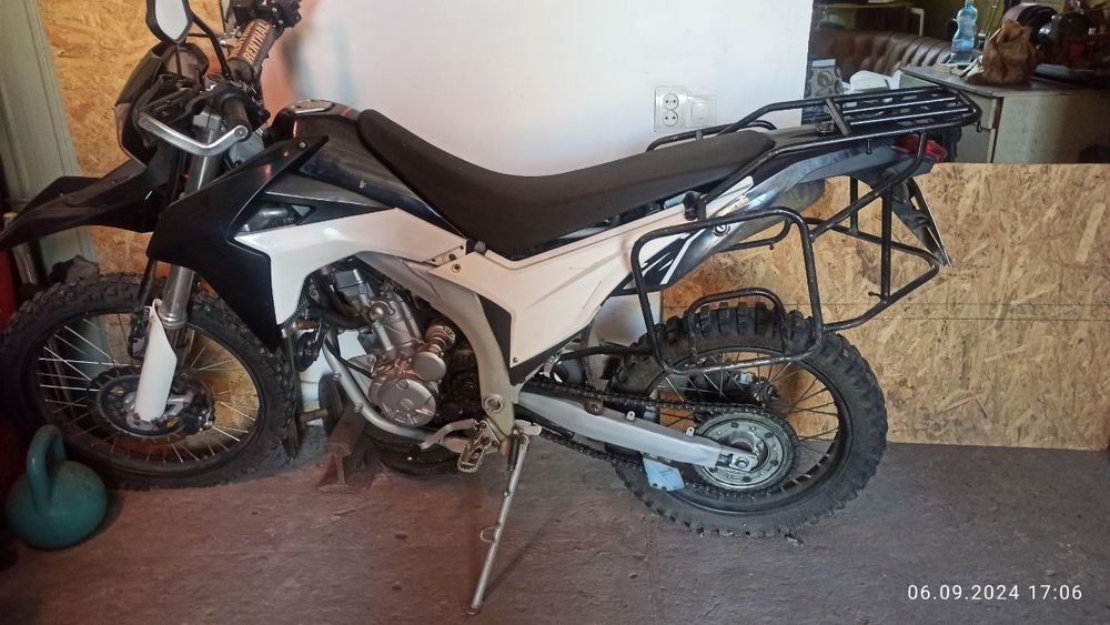 Мотоцикл  Loncin LX300 GY з багажником