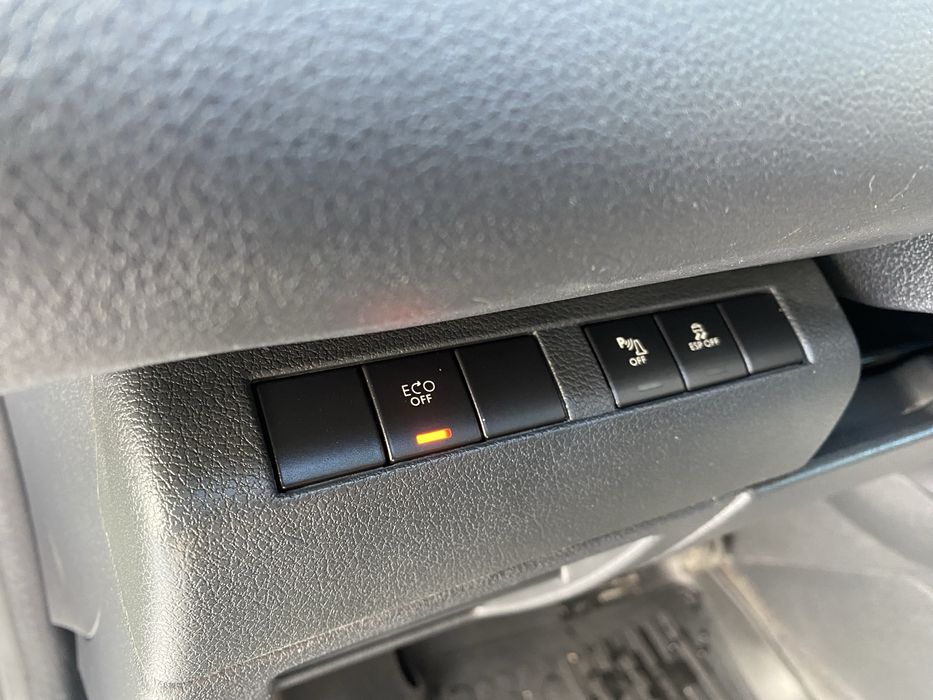 Автомобіль peugeot 5008