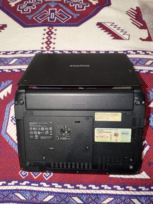 Нетбук eMachines em350