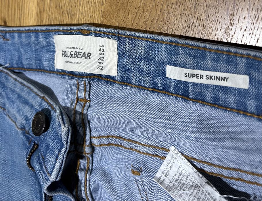 Spodnie jasne jeansy z przetarciami super skinny Pull&Bear rozmiar 42