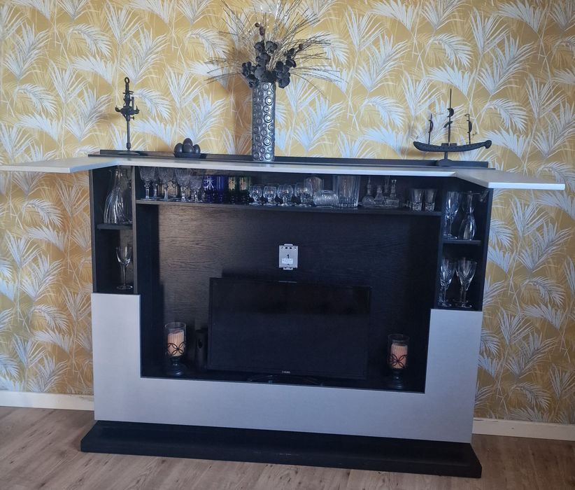 Móvel de sala preto e cinza