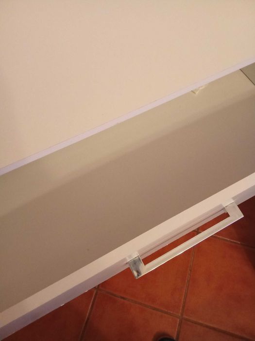 Cómoda com 8 gavetas