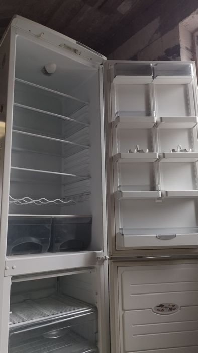 Продати холодильник