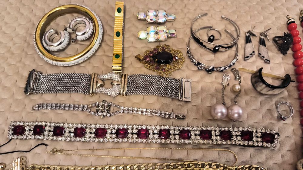 Бижутерия. Бусы, серьги, колье, подвески, браслеты