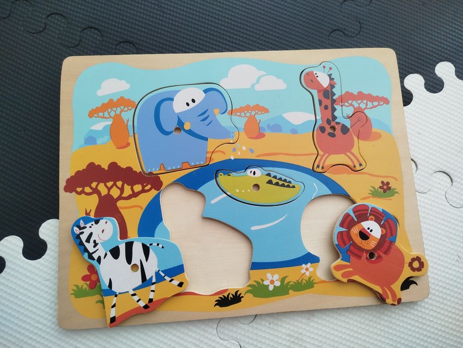 Drewniana zabawka zwierzątka zoo