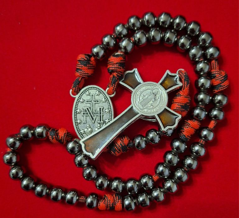 Różaniec WM. Paciorki jednolita masa akrylowa(nie ściera