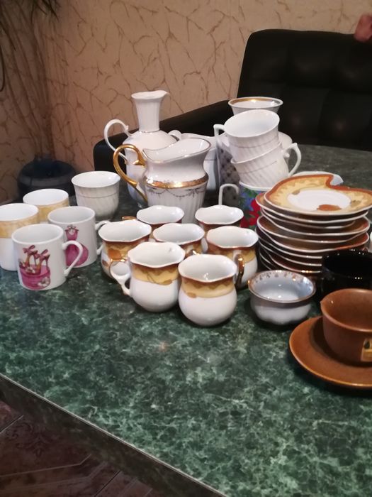 Кофейные чашки и блюдца