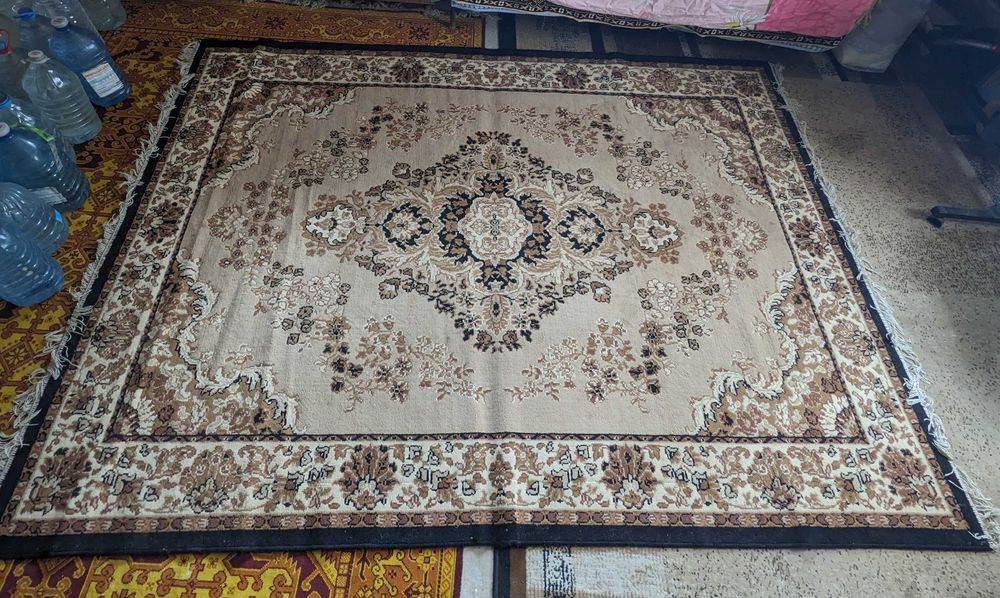 Продам ковер хорошее состоянее