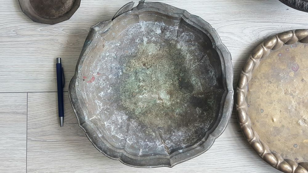 Zestaw starych tac, patery, miseczka