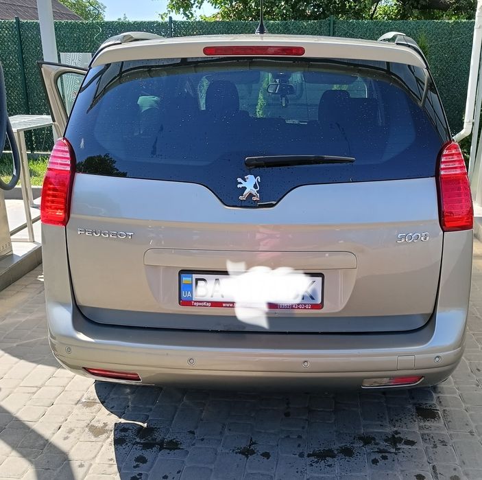 Продам Пежо 5008