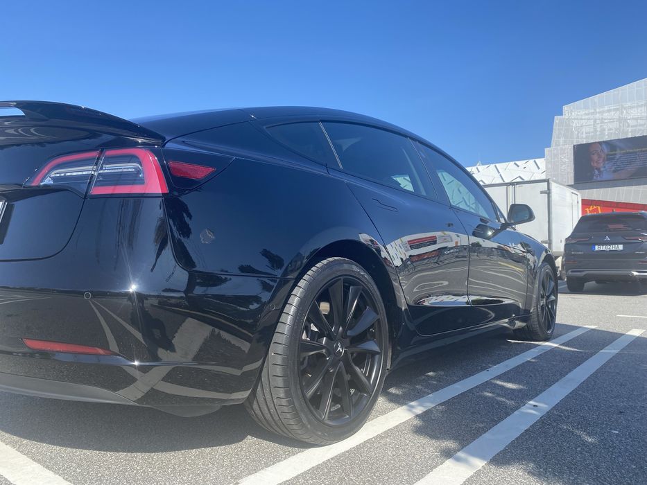 Aluga se veiculo tvde tesla dacia peugeot  zoe etc