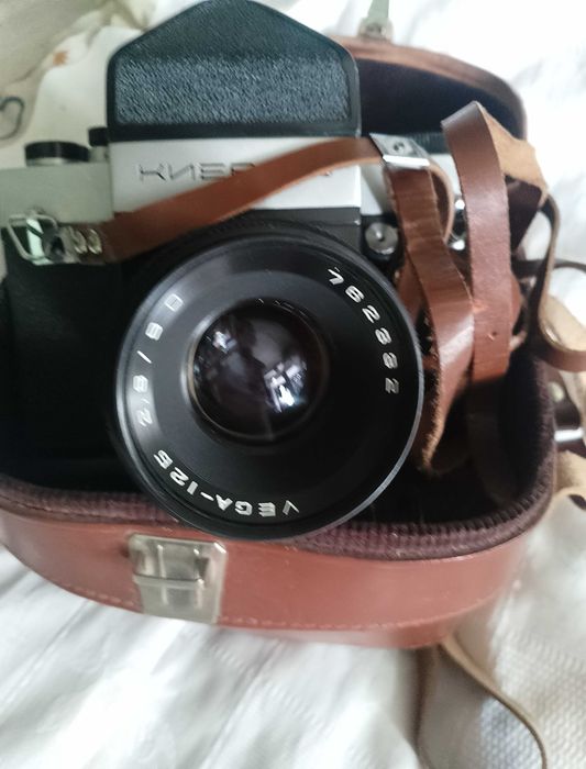 Советский объектив Вега 12Б с фотоаппаратом Киев 6С