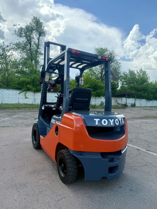 Навантажувач вилковий TOYOTA 02-8FG25 вилочный погрузчик, кара