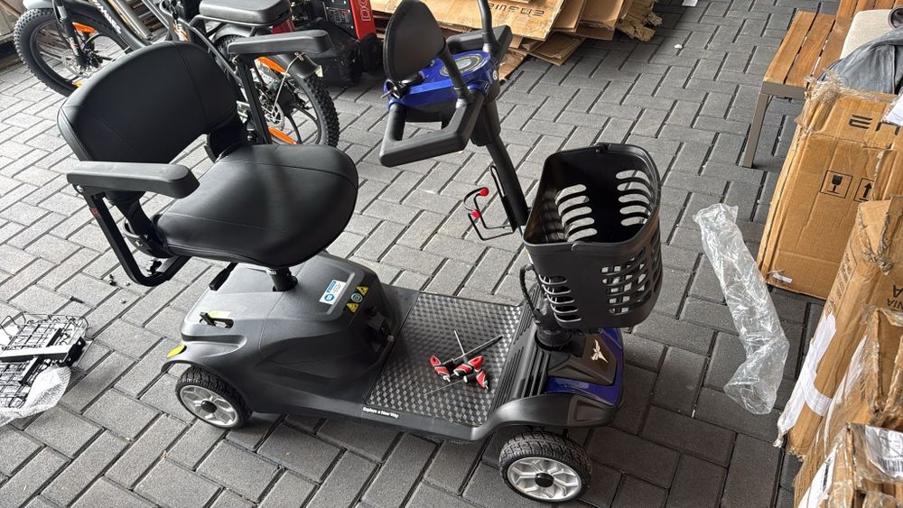 Pojazd Elektryczny cztero kołowy dla seniorów  engwe ease 2/3