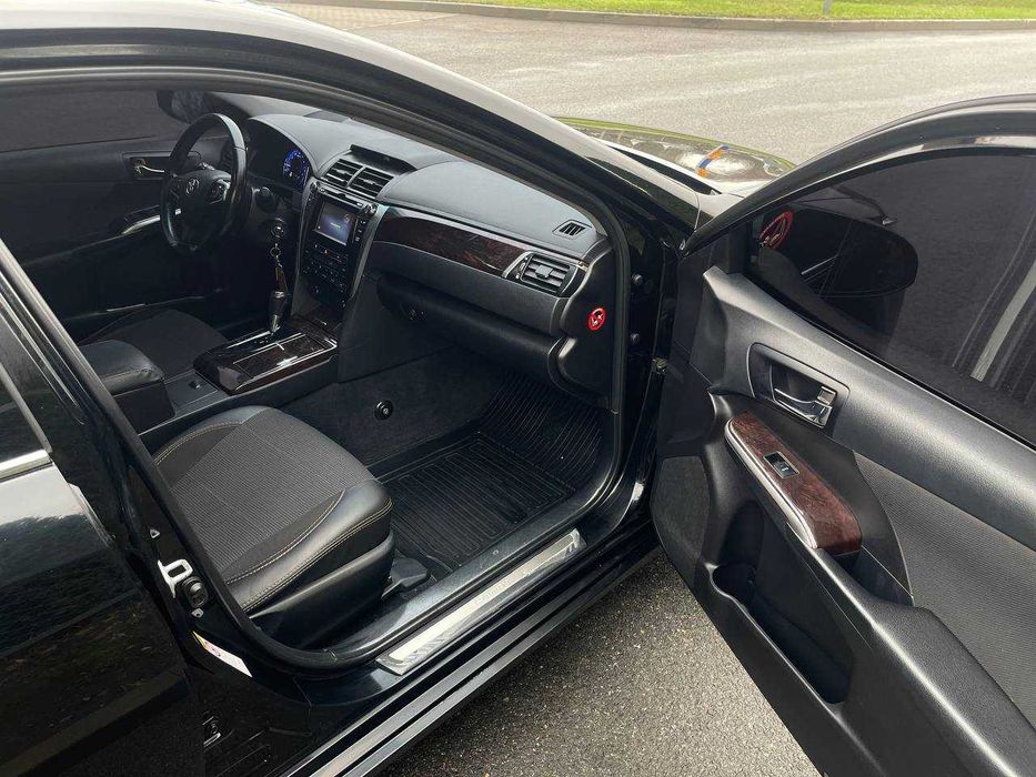 продам автомобіль Toyota Camry 2014