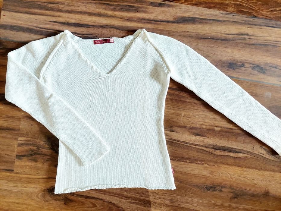 Biały sweter dopasowana bluzka z dzianiny dekolt serek Carry XS