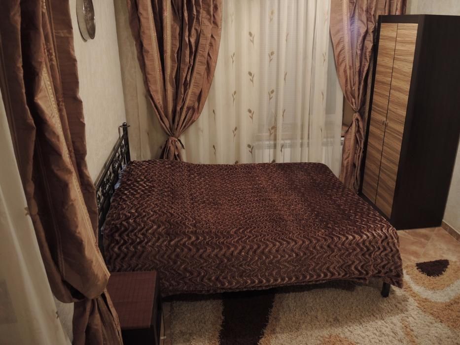 Подобово, погодинно ,в центрі Філармонія, Кам'янецька 84, документи.