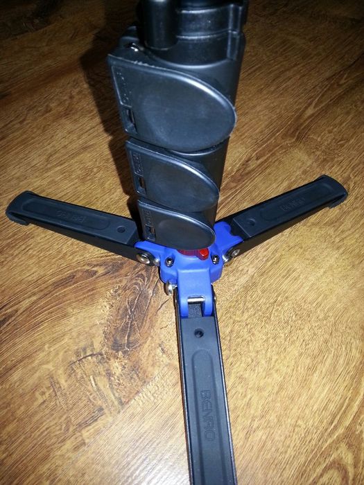Monopad BENRO z głowicą.