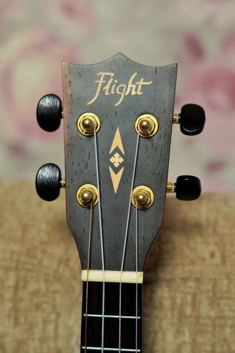 Укулеле Коцерт Flight DUC460CEQAMARA