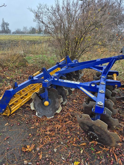 Дискова борона АГД 2.5 є причіпний пристрій