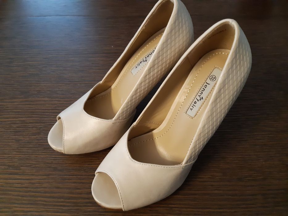 Szpilki ecru Jenny Fairy rozm. 37