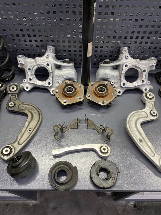 Audi A4 B9 задня Цапфа / стойка / пружина / ричаг / спупиця