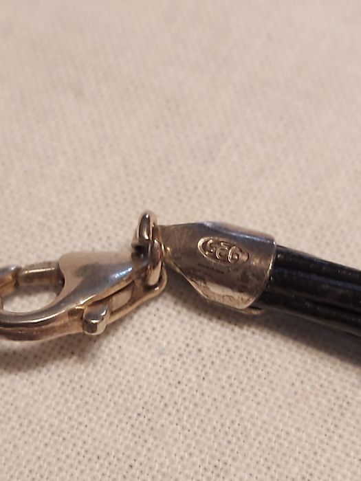 Pulseira de Couro c/ fecho em Prata.