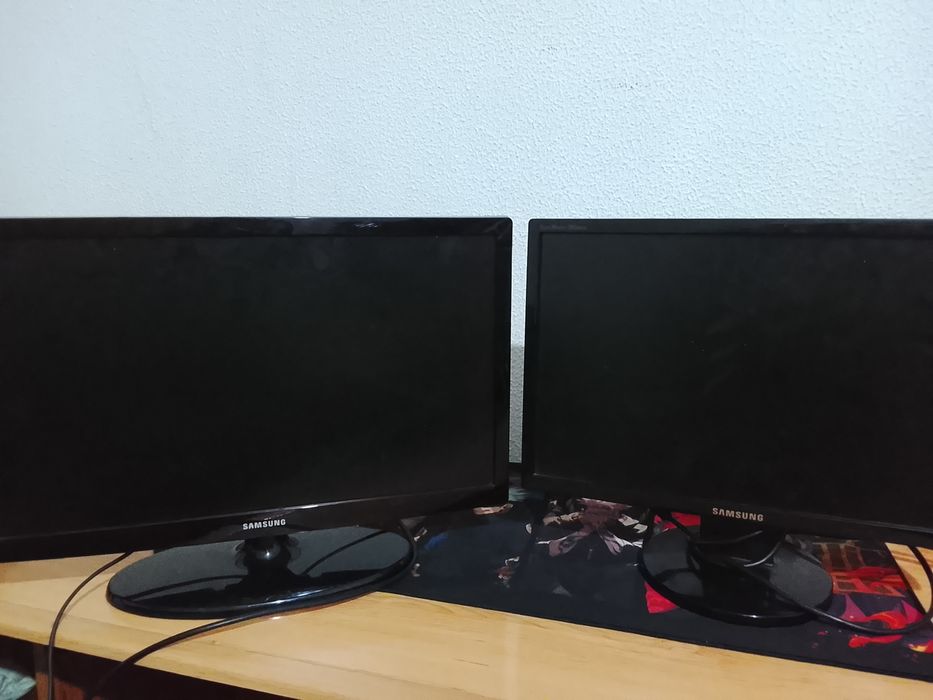 2 Monitores Samsung usados – para peças ou reparação