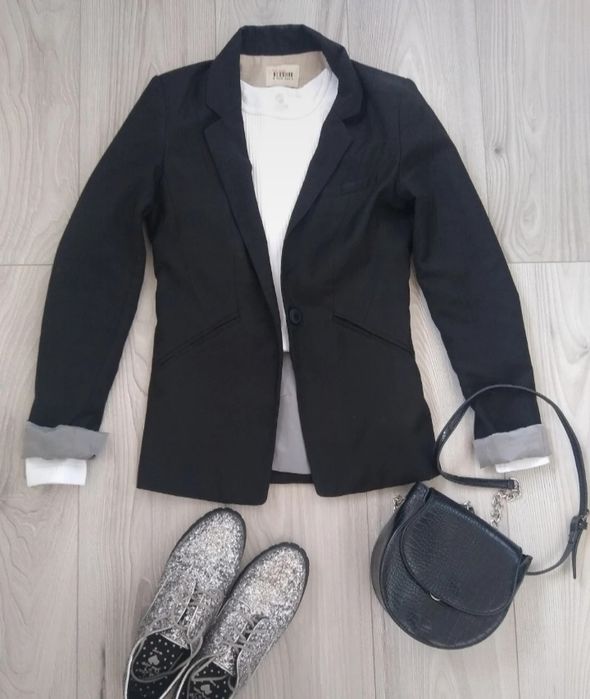 Czarna elegancka marynarka/ żakiet Bershka xs