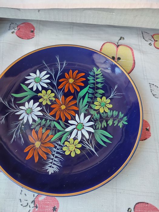 Продам тарілку в хорошому стані