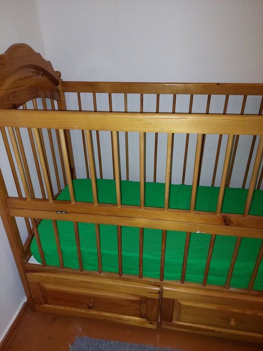 Продам кроватку деревянную