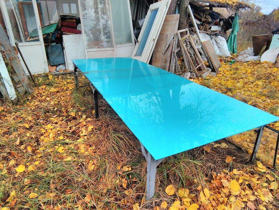 Тенісний стіл із скла