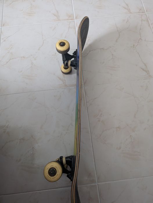 Skate feito de madeira canadiana