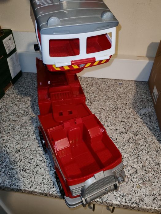 Caminhão de Bombeiros "Ultimate Rescue" do Marshal