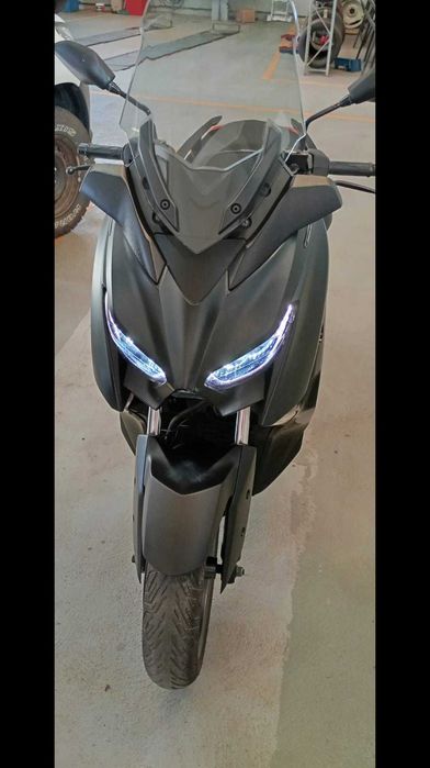 Scooter média cilindrada em excelente estado