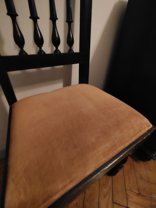 Cómoda Quarto e duas cadeiras