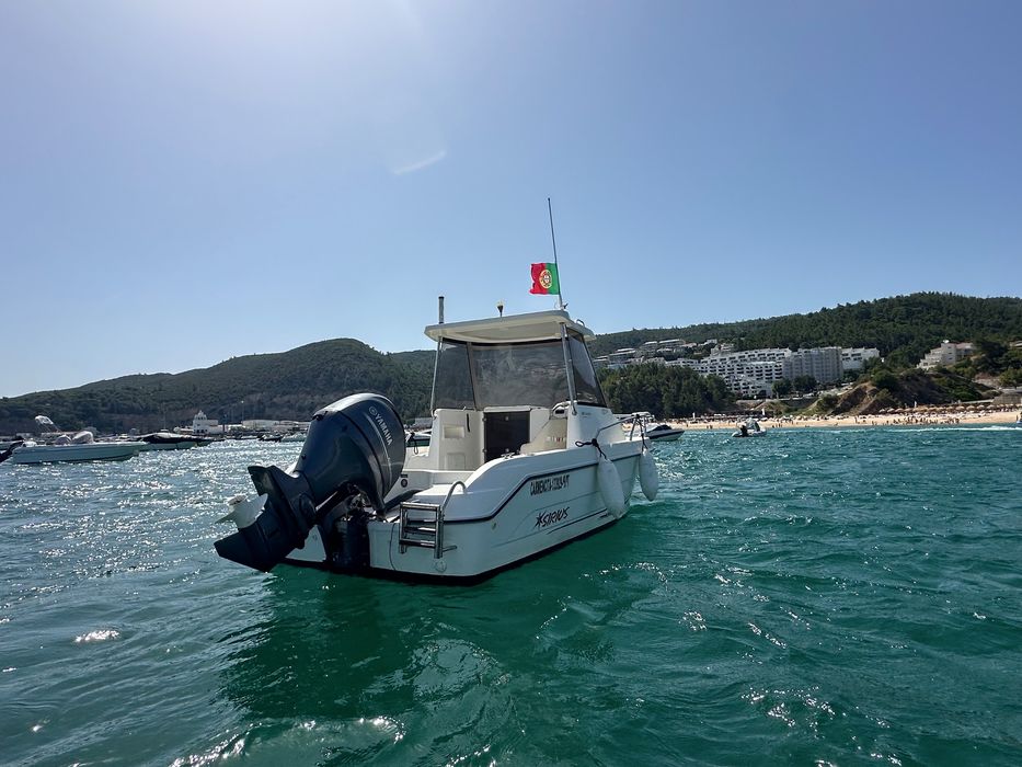Barco motorizado semi novo