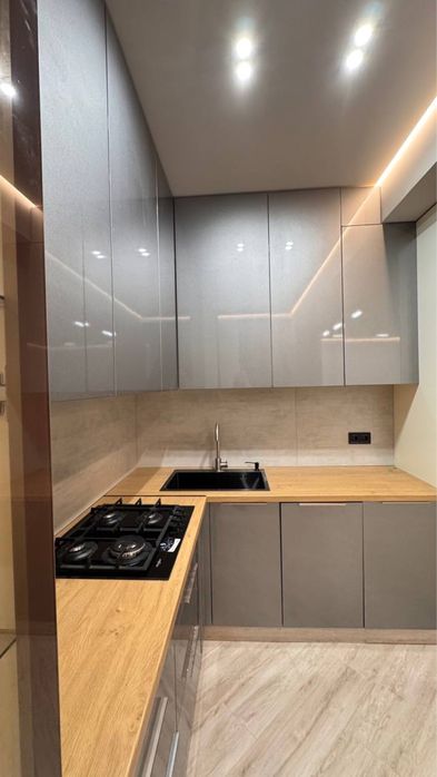 Продаж дуплексу з гаражем.