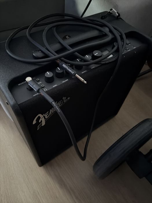 Vendo guitarra fender stratocaster com amplificador