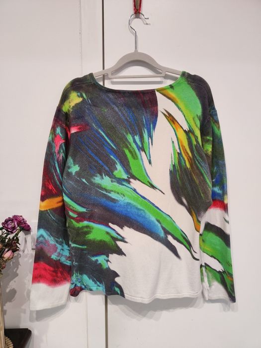 Sweter w modny wzór