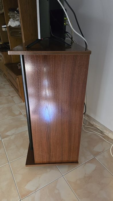 Móvel tv vintaged com rodas